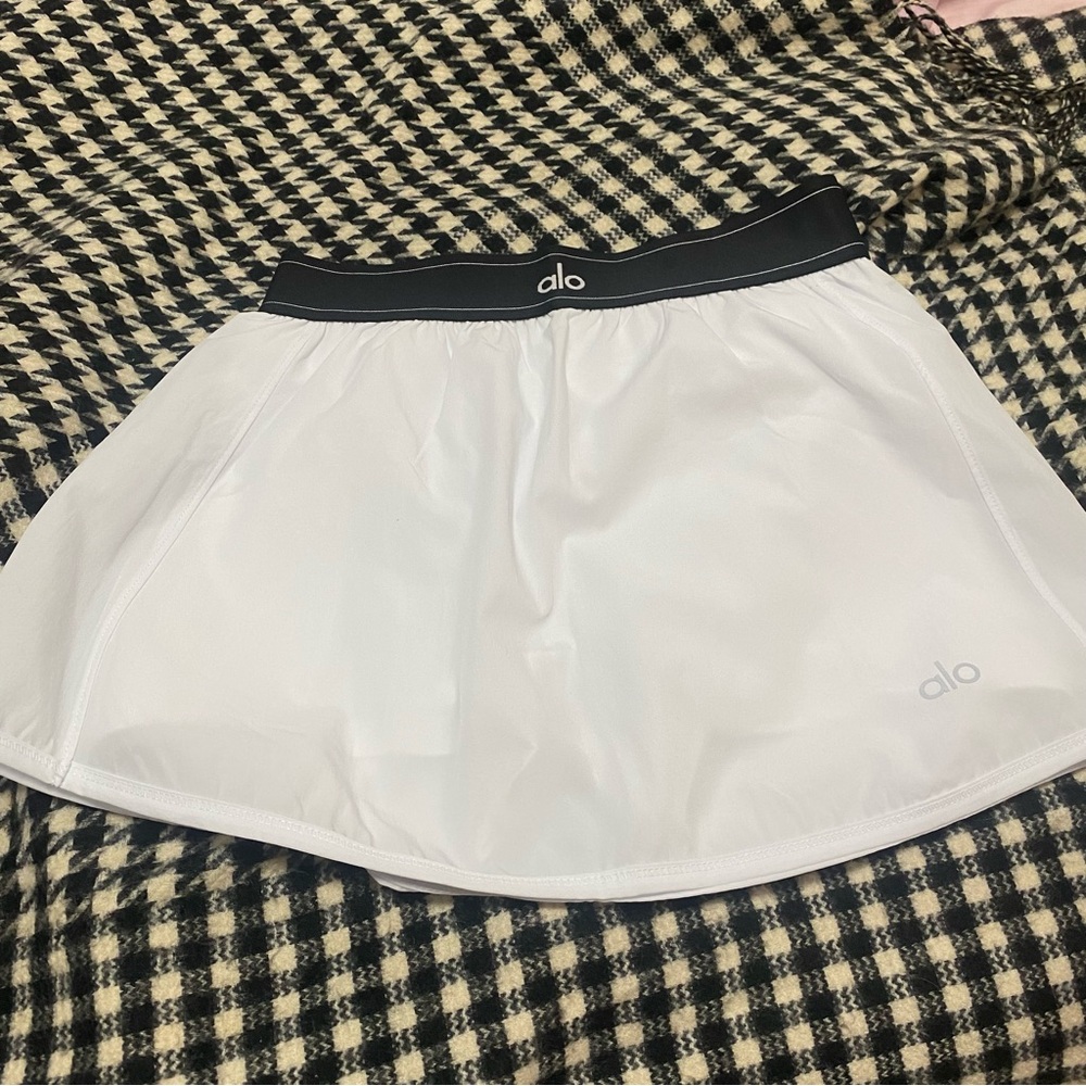 ALO Yoga White Mini Skirt with Black Waistband